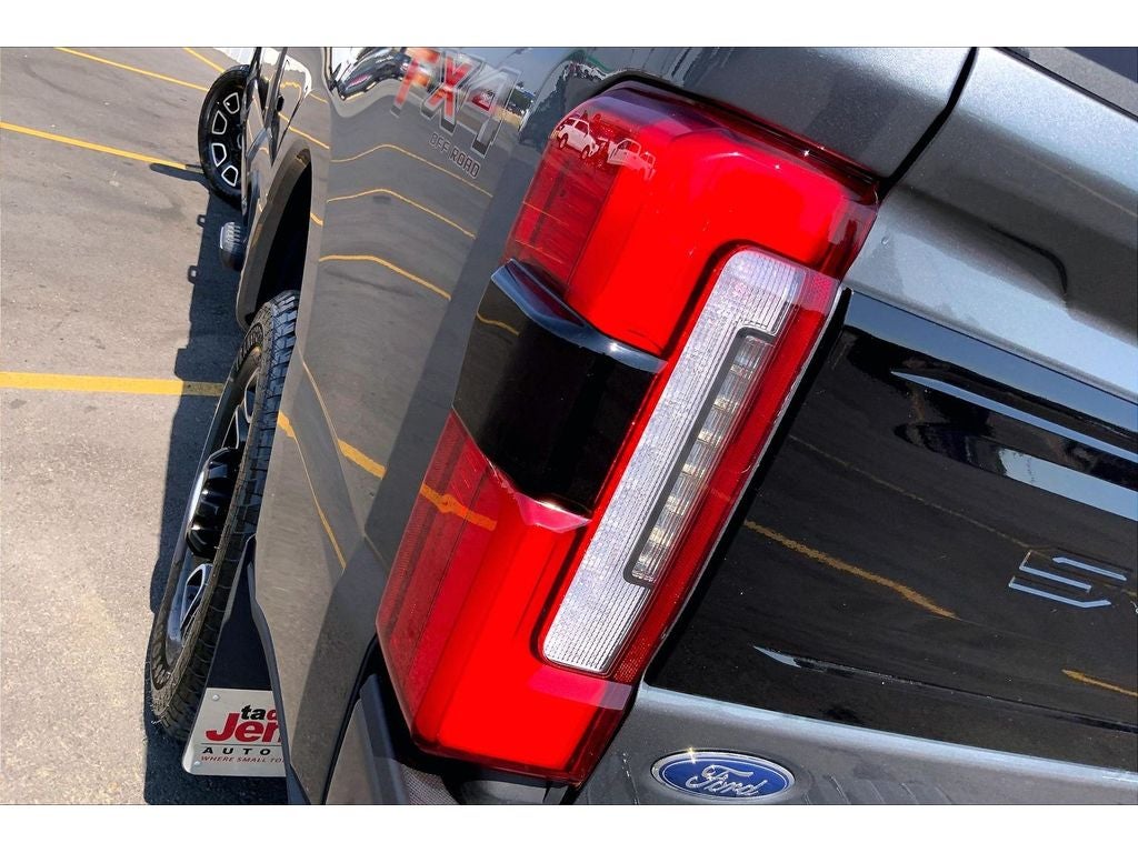 2025 Ford F-350 Super Duty Platinum