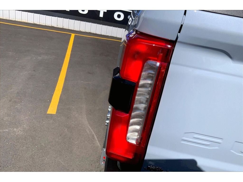 2025 Ford F-350 Super Duty LARIAT