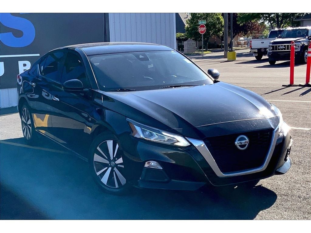 Used 2021 Nissan Altima SV with VIN 1N4BL4DV8MN338788 for sale in Blackfoot, ID