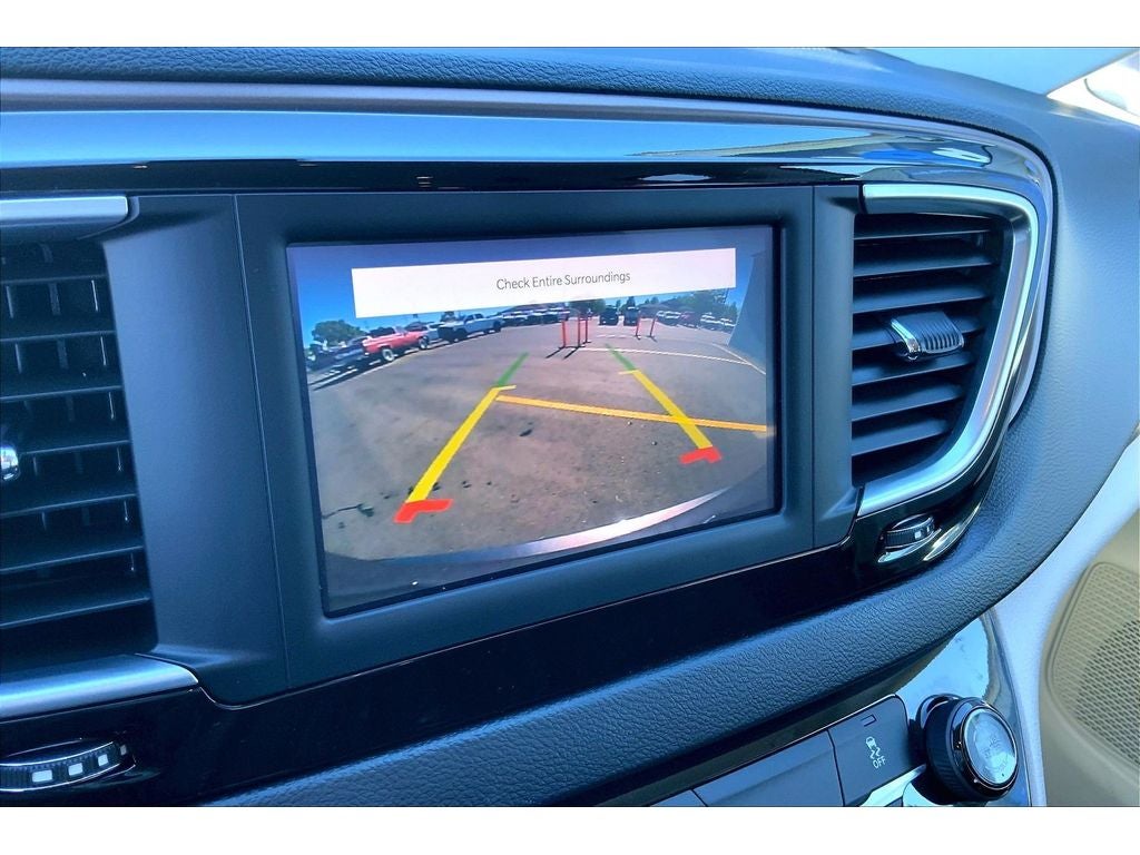2022 Chrysler Voyager LX