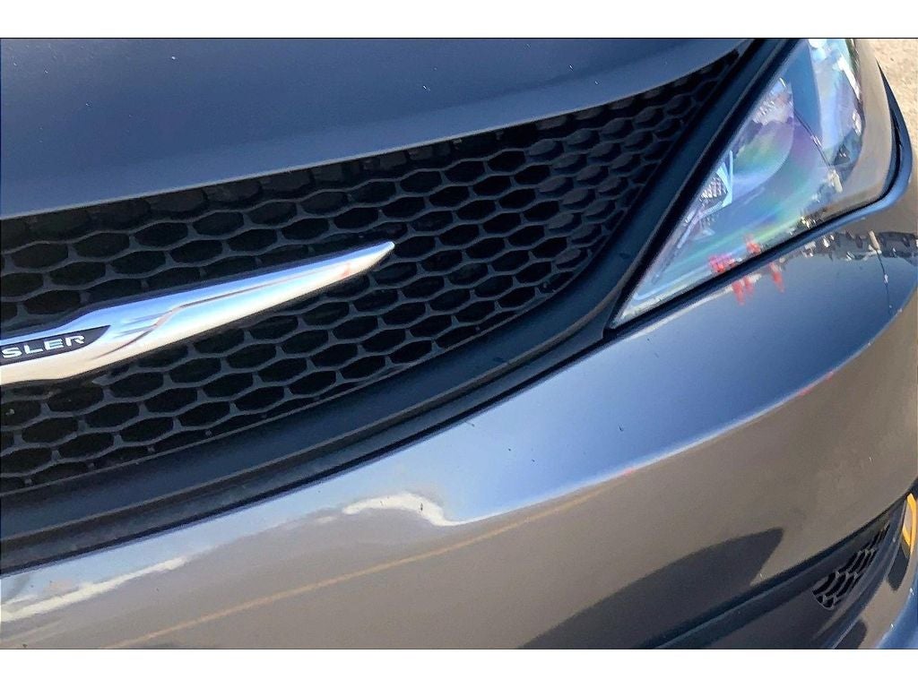 2022 Chrysler Voyager LX