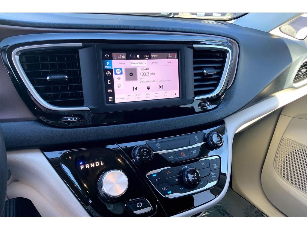 2022 Chrysler Voyager LX