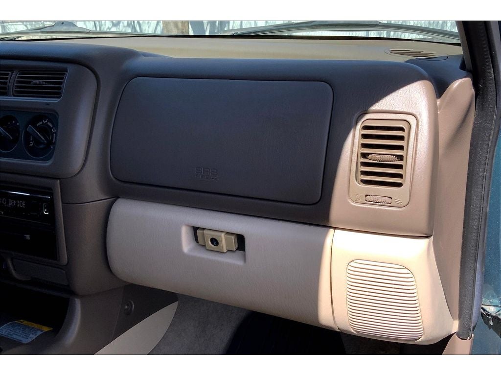 2004 Mitsubishi Montero Sport XLS