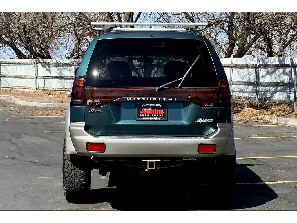 2004 Mitsubishi Montero Sport XLS