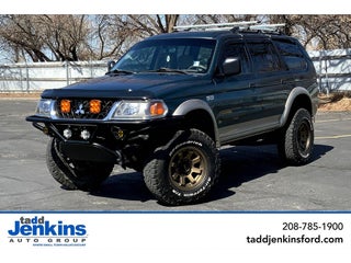 2004 Mitsubishi Montero Sport XLS