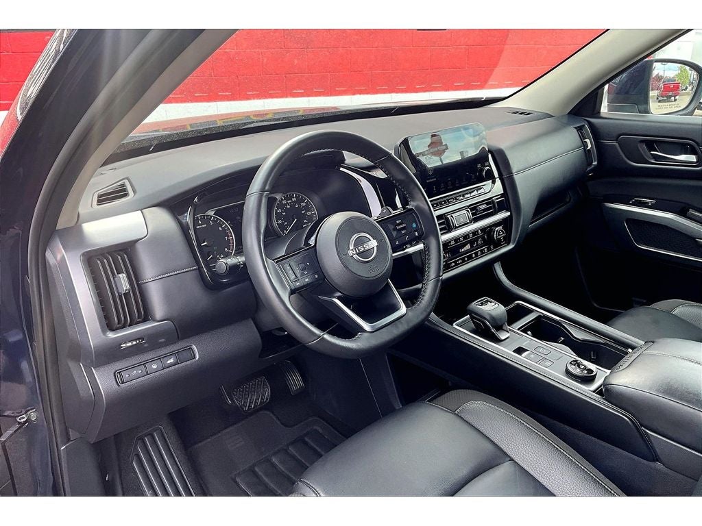 2025 Nissan Pathfinder SL