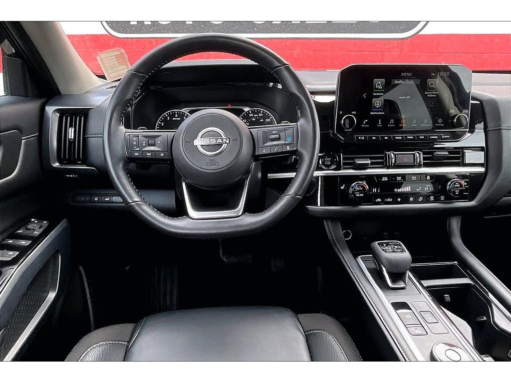 2025 Nissan Pathfinder SL