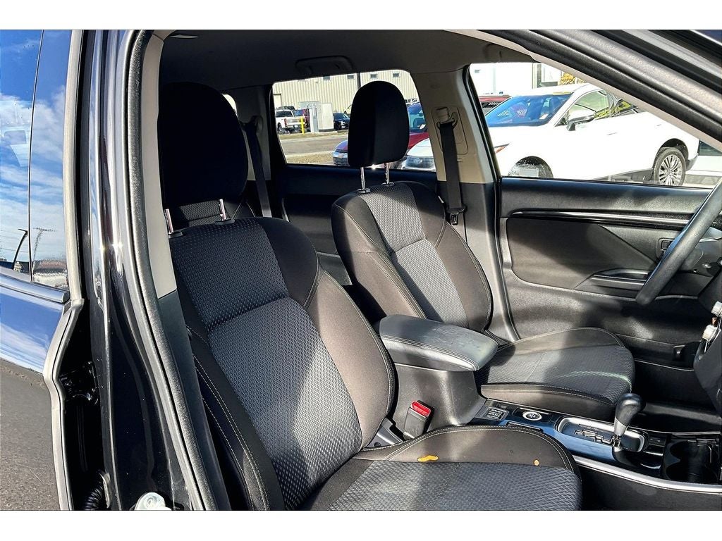 2020 Mitsubishi Outlander ES