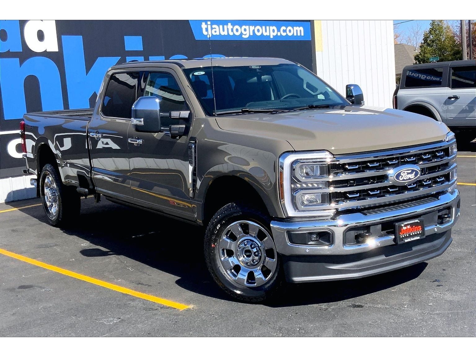 2027 Ford F-350 Super Duty LARIAT