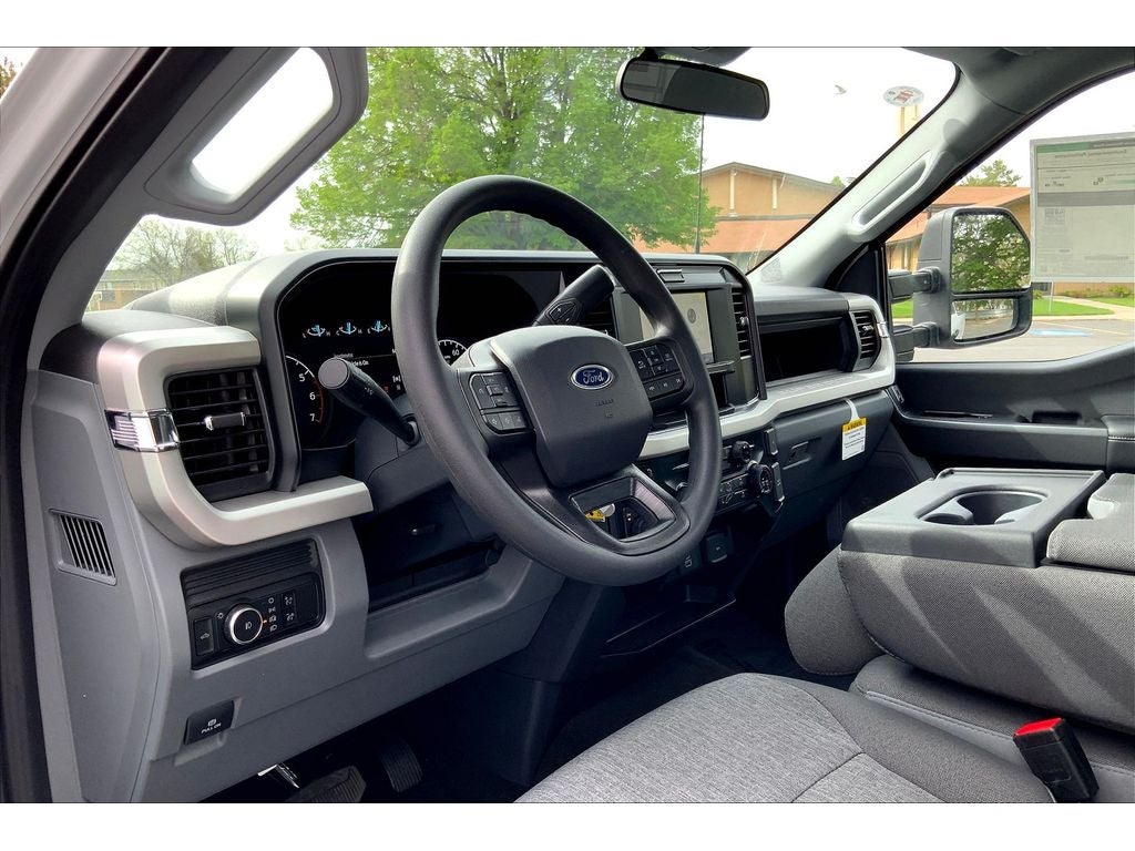 2025 Ford F-350 Super Duty XL