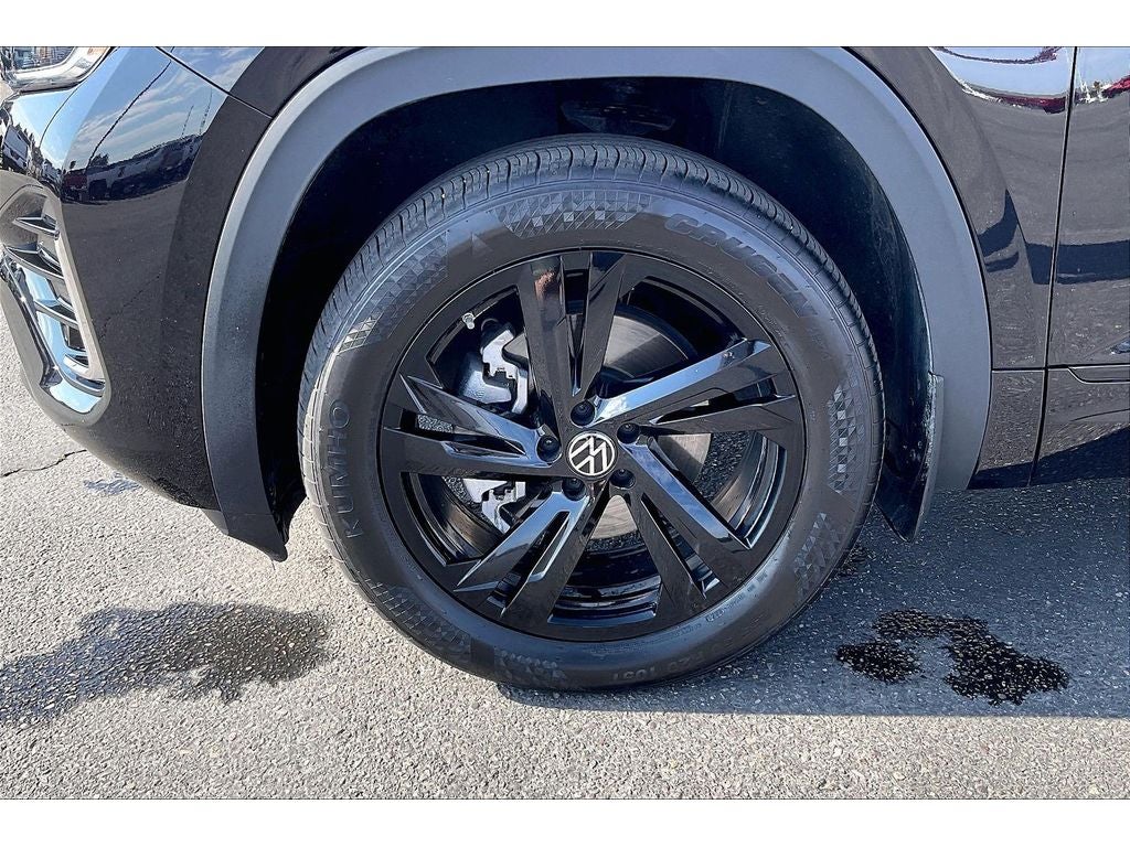 2025 Volkswagen Atlas Cross Sport 2.0T SEL R-Line Black