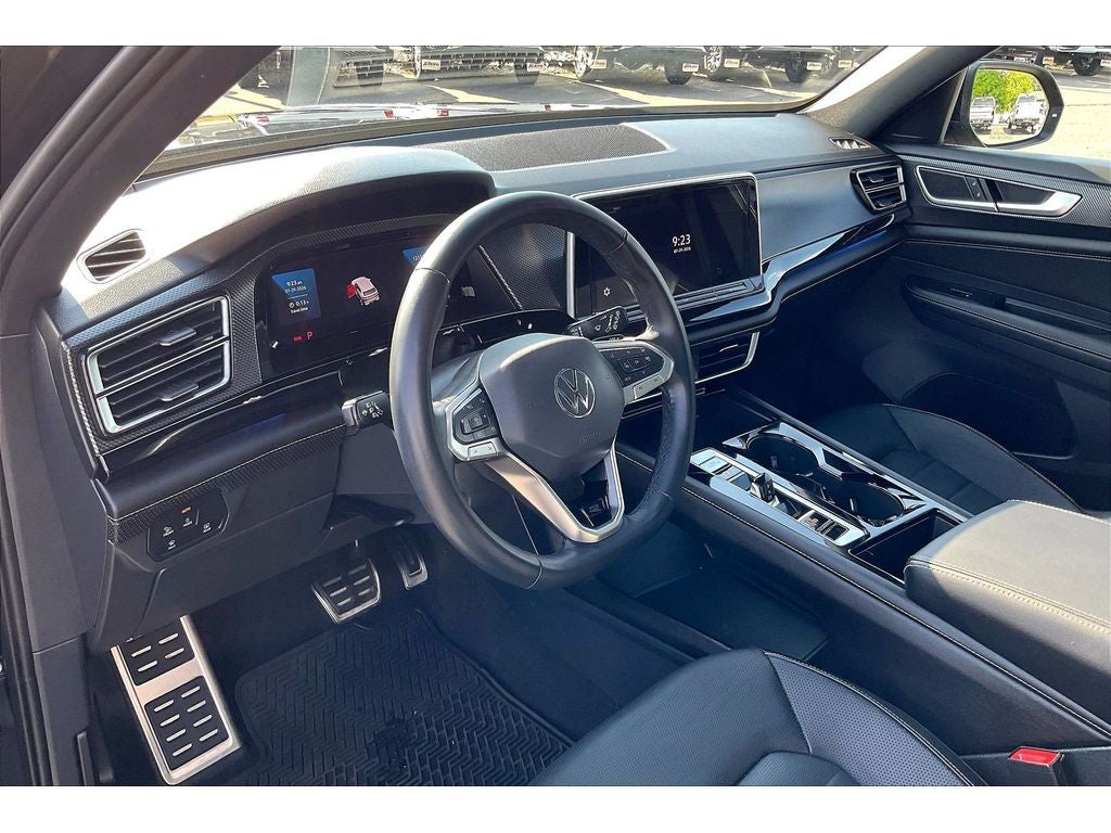 2025 Volkswagen Atlas Cross Sport 2.0T SEL R-Line Black