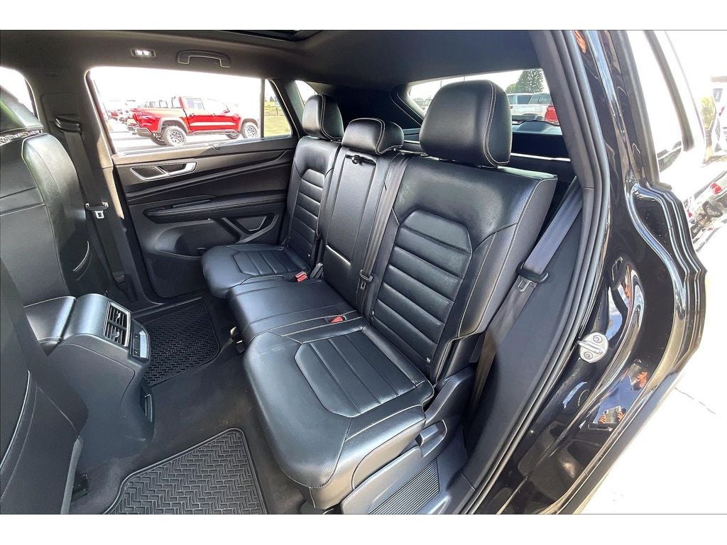 2025 Volkswagen Atlas Cross Sport 2.0T SEL R-Line Black