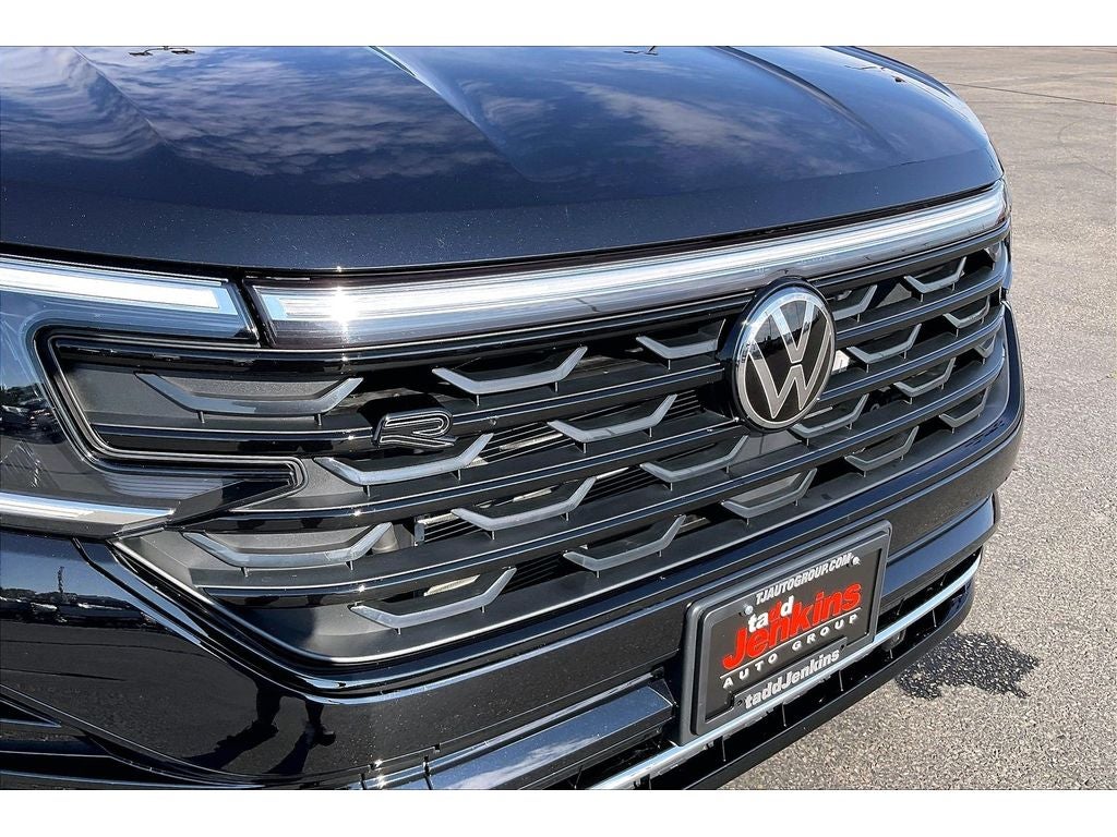 2025 Volkswagen Atlas Cross Sport 2.0T SEL R-Line Black