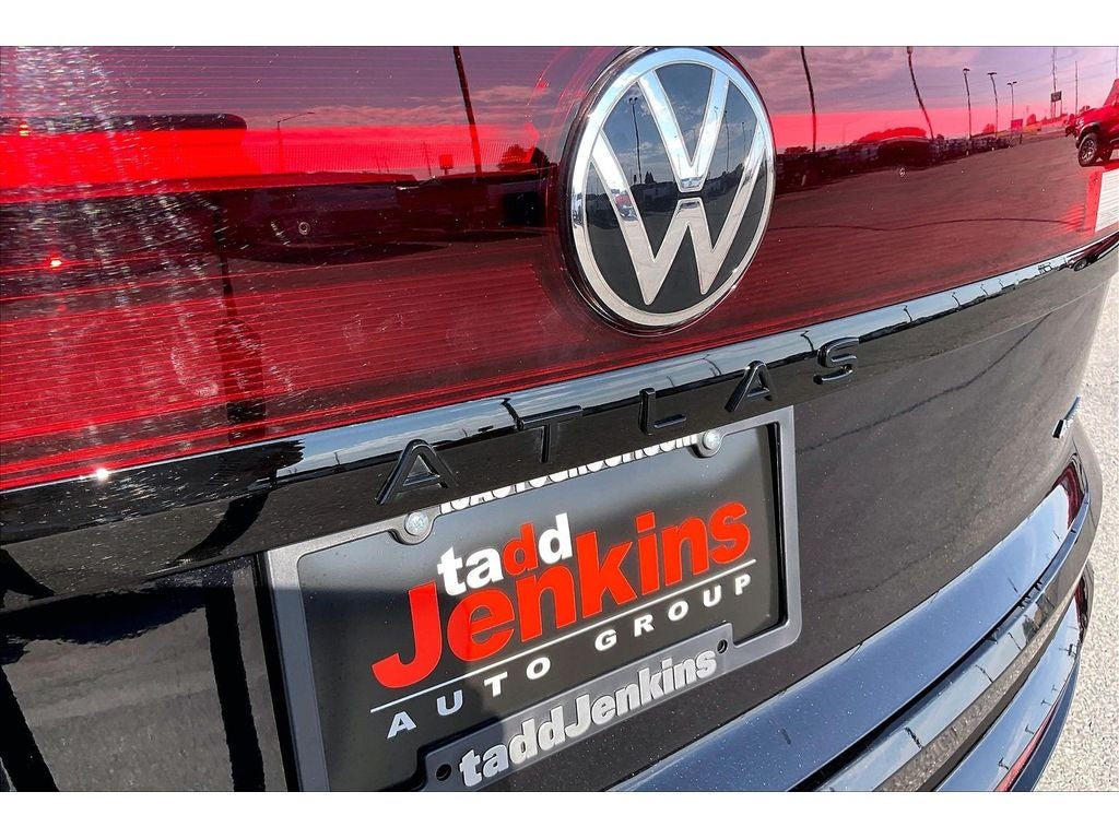 2025 Volkswagen Atlas Cross Sport 2.0T SEL R-Line Black