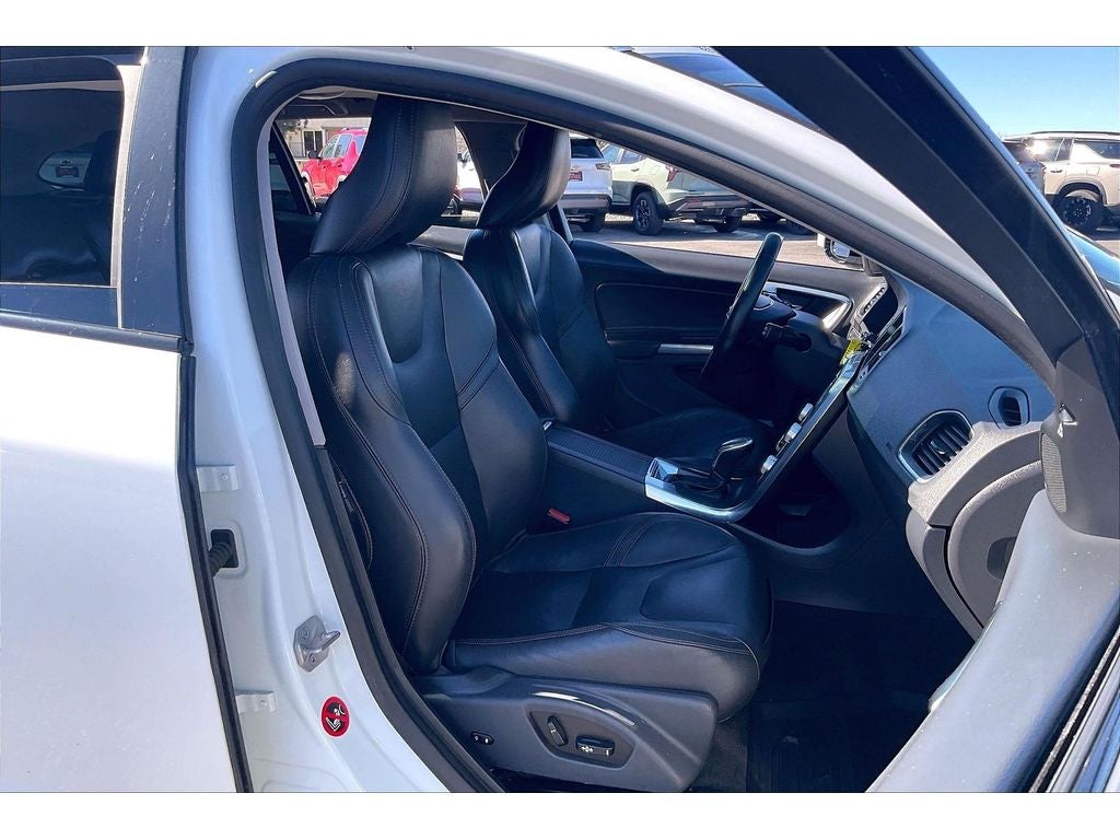 2016 Volvo V60 Cross Country T5